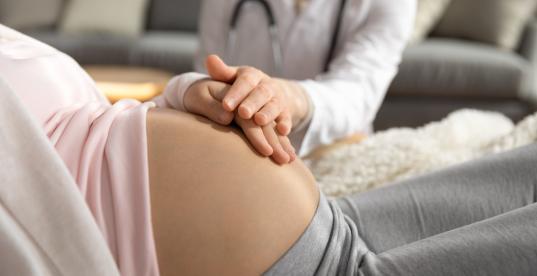 Betreuung einer Schwangeren durch die Hebamme