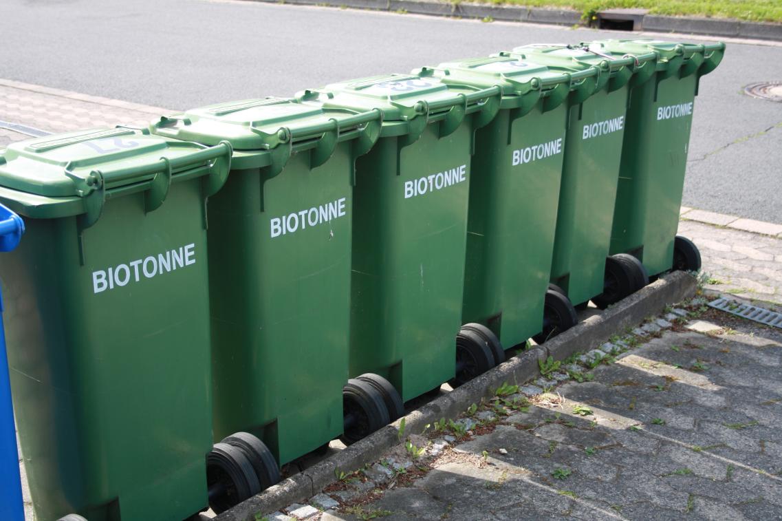 Biotonnen © herr_mueller - Fotolia.com Bild zur Pressemitteilung: Biotonnen © herr_mueller - Fotolia.com