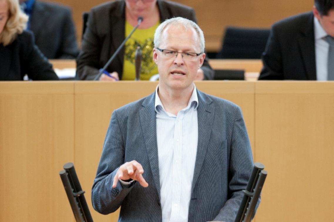Carsten Meyer spricht vor dem Thüringer Landtag Carsten Meyer spricht vor dem Thüringer Landtag