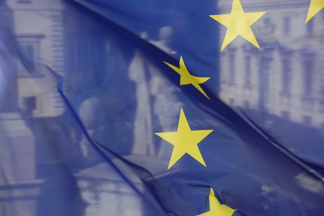 EU-Flagge_waldopics@flickr Bild zur Pressemitteilung