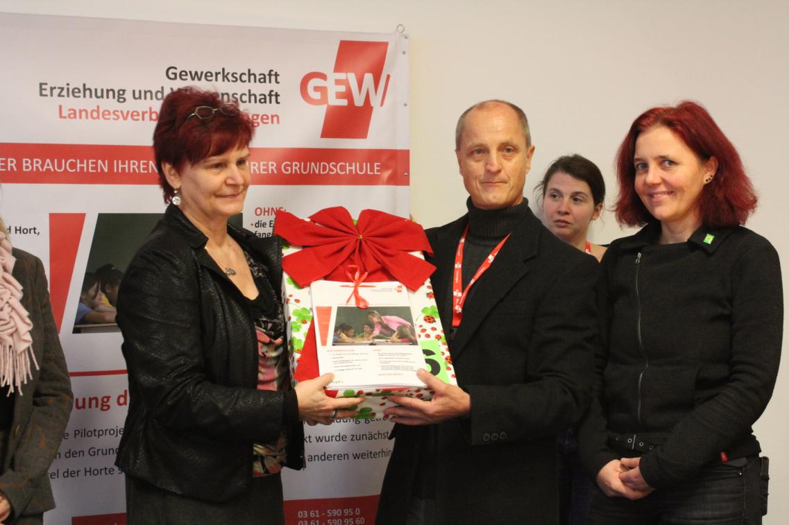 Bildungsministerin Birgit Klaubert, Hans-Georg Bartl (GEW Gera) und Astrid Rothe-Beinlich (v.l.n.r.) Bild zur Pressemitteilung
