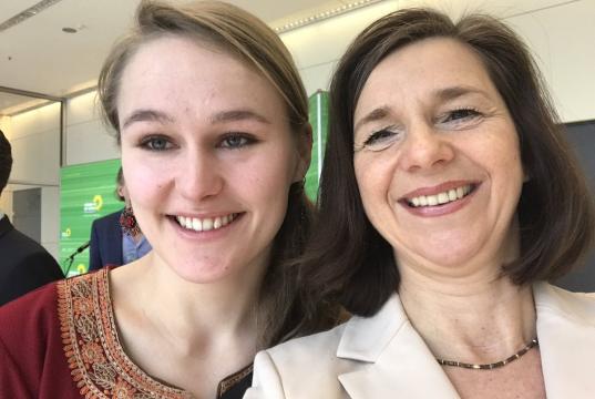 Laura Wahl mit Katrin Göring-Eckardt