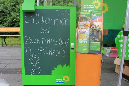 Willkommensschild vor dem Grünen Stand