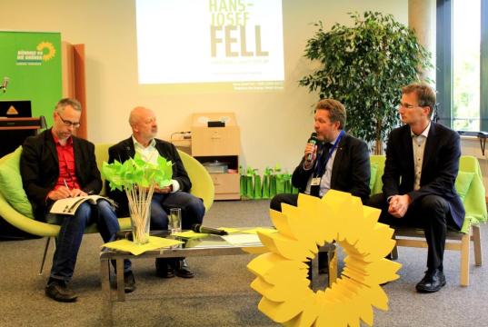 Roberto Kobelt diskutiert mit Hans-Josef Fell, Kurt Sigl und Dr. Matthias Sturm