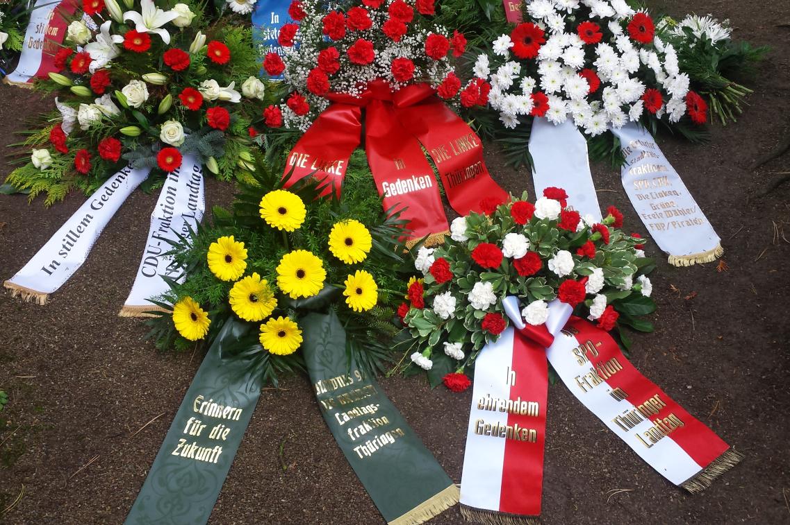Gedenkkränze zur Erinnerung an die Reichspogromnacht vor 79 Jahren Gedenkkränze zur Erinnerung an die Reichspogromnacht vor 79 Jahren