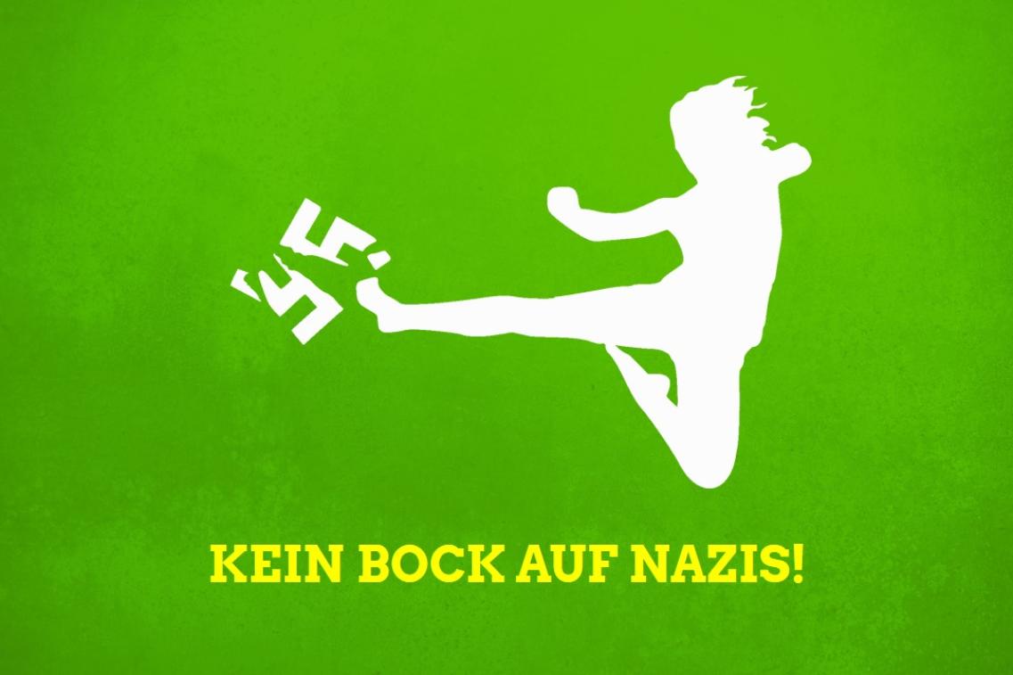 Hakenkreuz wird zerschlagen Hakenkreuz wird zerschlagen