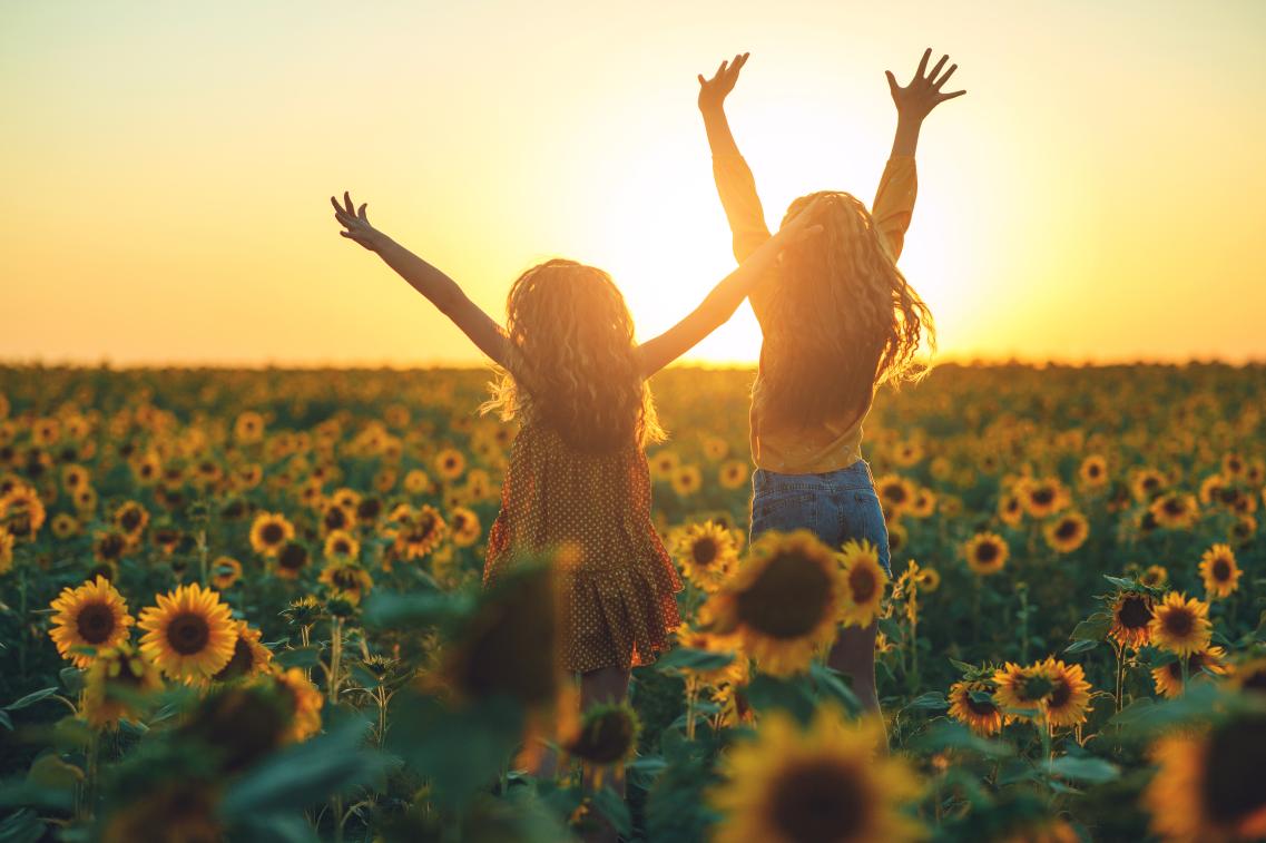 Kinder Sonnenblumen