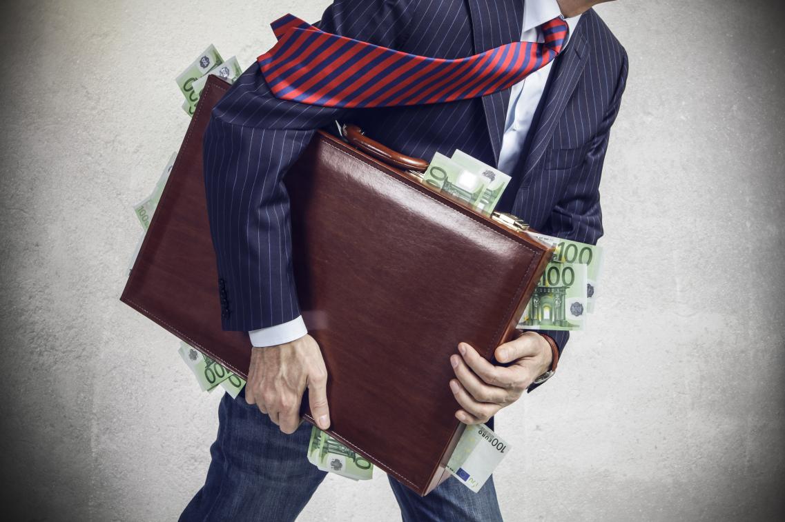 Lobby, Geld, Mann, Koffer