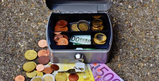 Offene Kasse und Geld