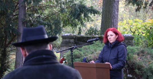 Astrid Rothe-Beinlich zum Gedenken an 82 Jahre Reichspogromnacht auf dem jüdischen Friedhof