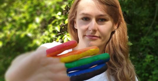 Laura Wahl Regenbogen Hand Laura Wahl Regenbogen Hand