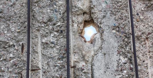 Ein Loch in einer Mauer