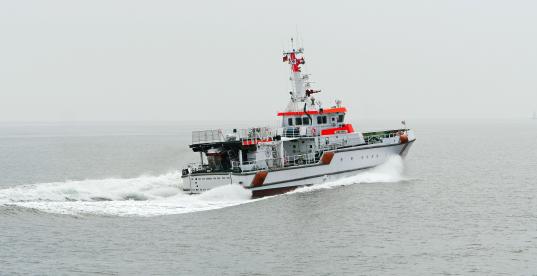 Ein Seenotrettungsboot auf dem offenen Meer Ein Seenotrettungsboot auf dem offenen Meer