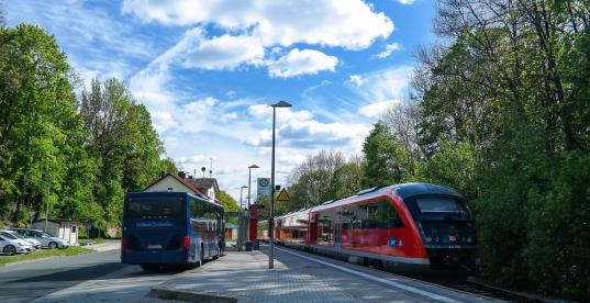 Bus und Bahn